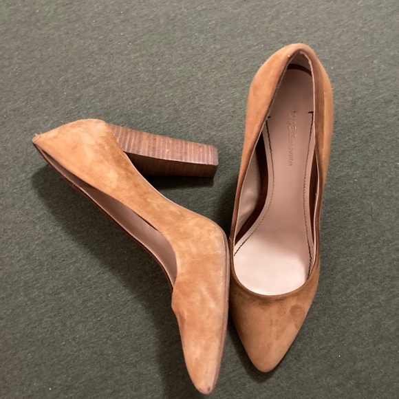 BCBG Tan Heels - Picture 2 of 4